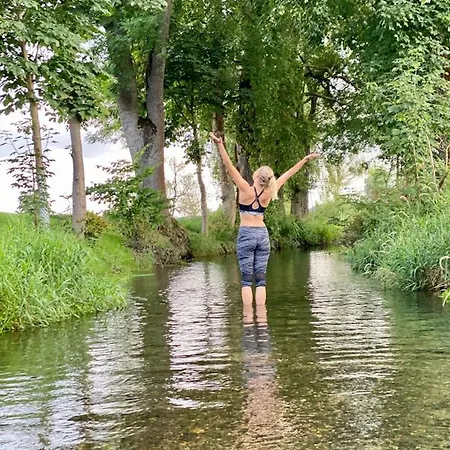 Ruhige Mit Balkon Und Blick In